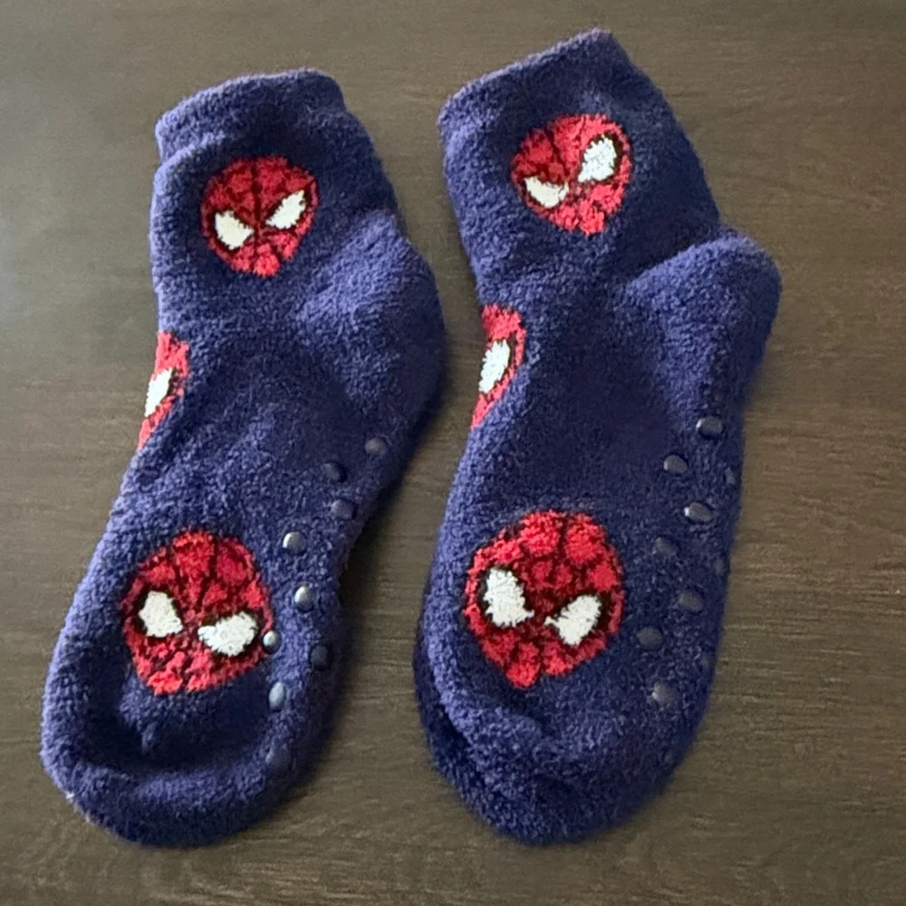 Spider Man Boys Cozy Socks Size Medium/Large Grip Socks Navy Blue